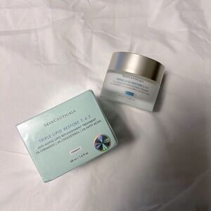 Triple Lipid Restore 2:4:2
Anti-aging lipid moisturizer cream